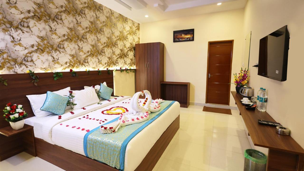 Hotel Grand Square เยอร์โคด ภายนอก รูปภาพ