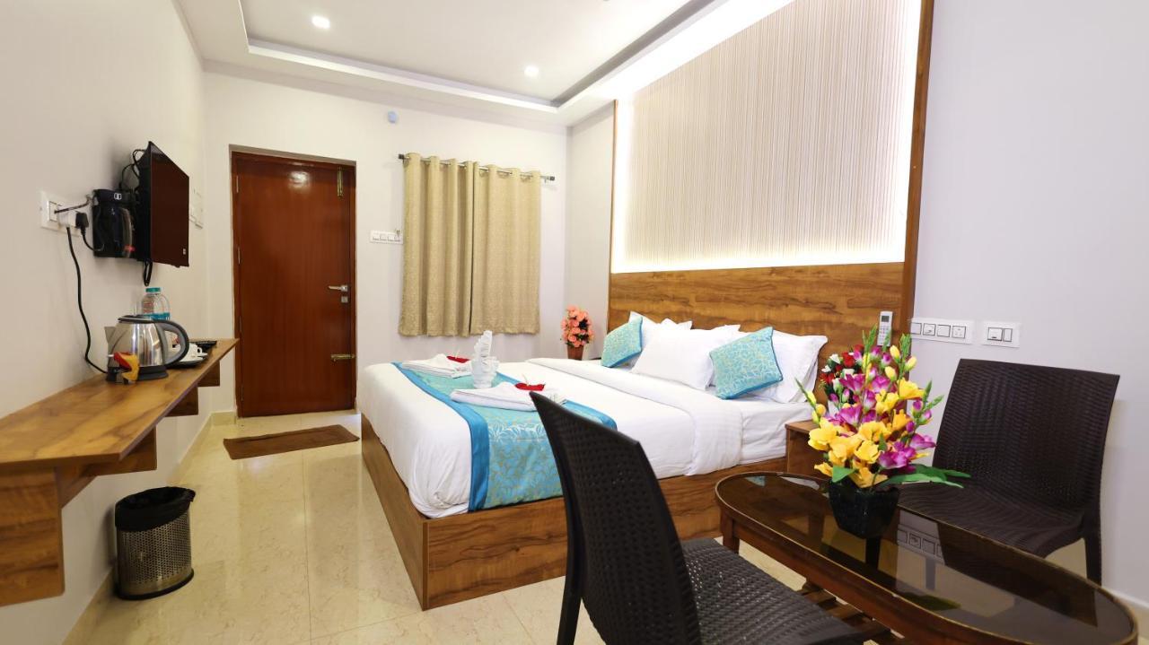 Hotel Grand Square เยอร์โคด ภายนอก รูปภาพ